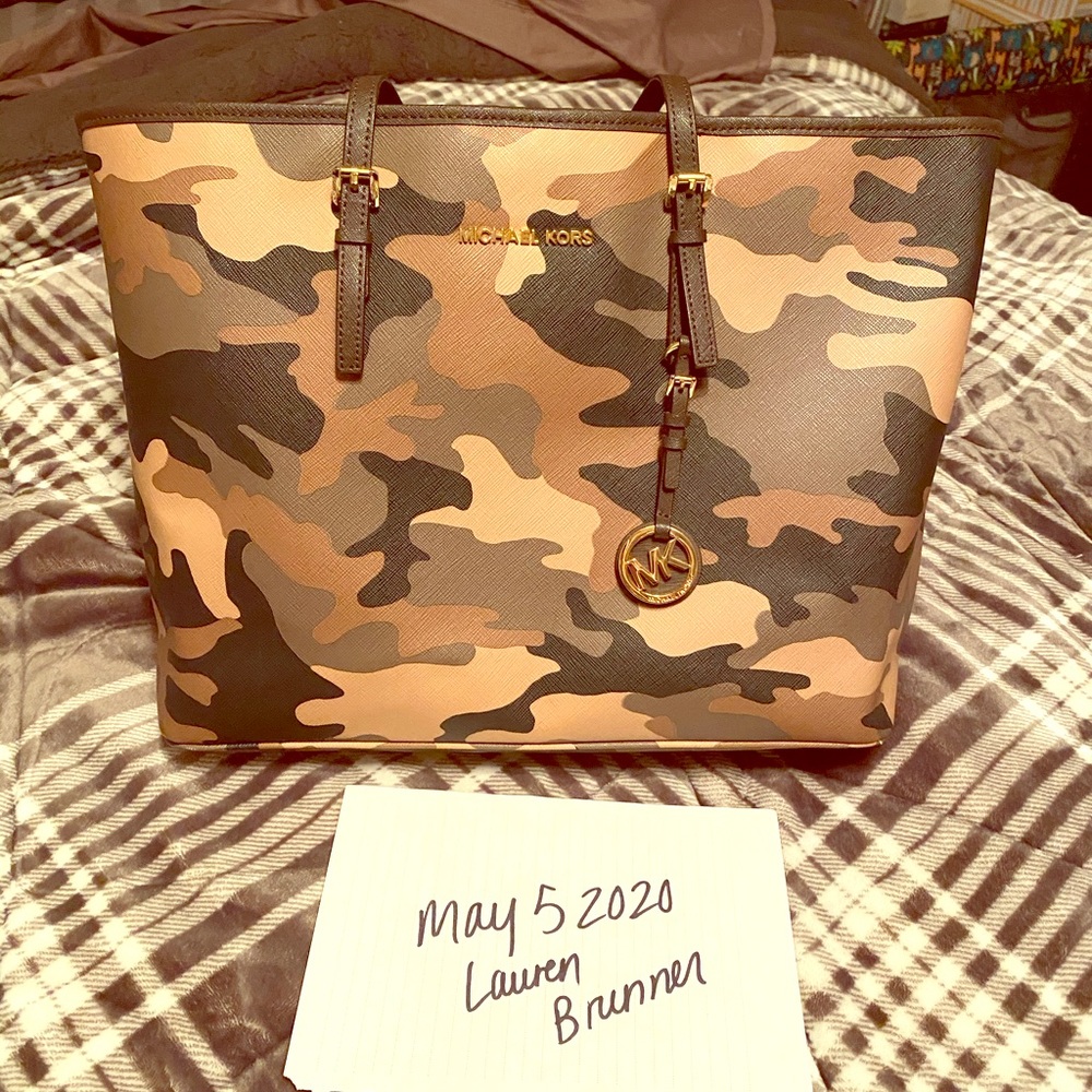 🛑SOLD🛑MK Camo Jet Set Tote RARE LIKE NEW